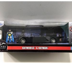 Hollywood Rides 'BATMAN The Animated Series' Batmobile & Batman - 1:32 Scale